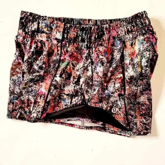 Lululemon Hotty Hot Black in Floral Sz 4 - Picture 6 of 8